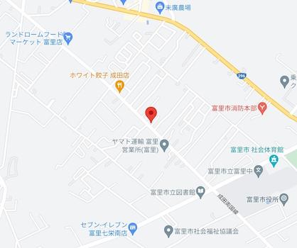 カーナビ入力は「千葉県富里市七栄651-107」 茶色い建物の京ハイツ1階に店舗がございます。建物裏側に駐車場がございますのでご自由にお使いください。