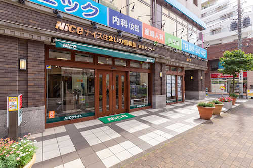 東急東横線「綱島」駅西口より徒歩２分　綱島パデュ通り沿い間口の広いお店です。お気軽にお立ち寄りください。