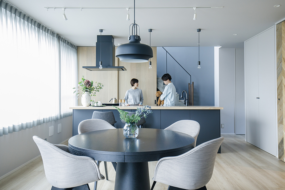 グレーでシックにまとめられたコーポラティブハウス