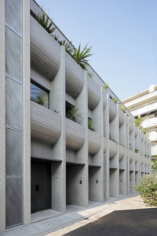 直線と曲線が美しいコーポラティブハウスの外観