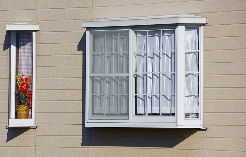 出窓のメリット デメリットは 出窓を素敵なインテリアや収納にする活用術 住まいのお役立ち記事