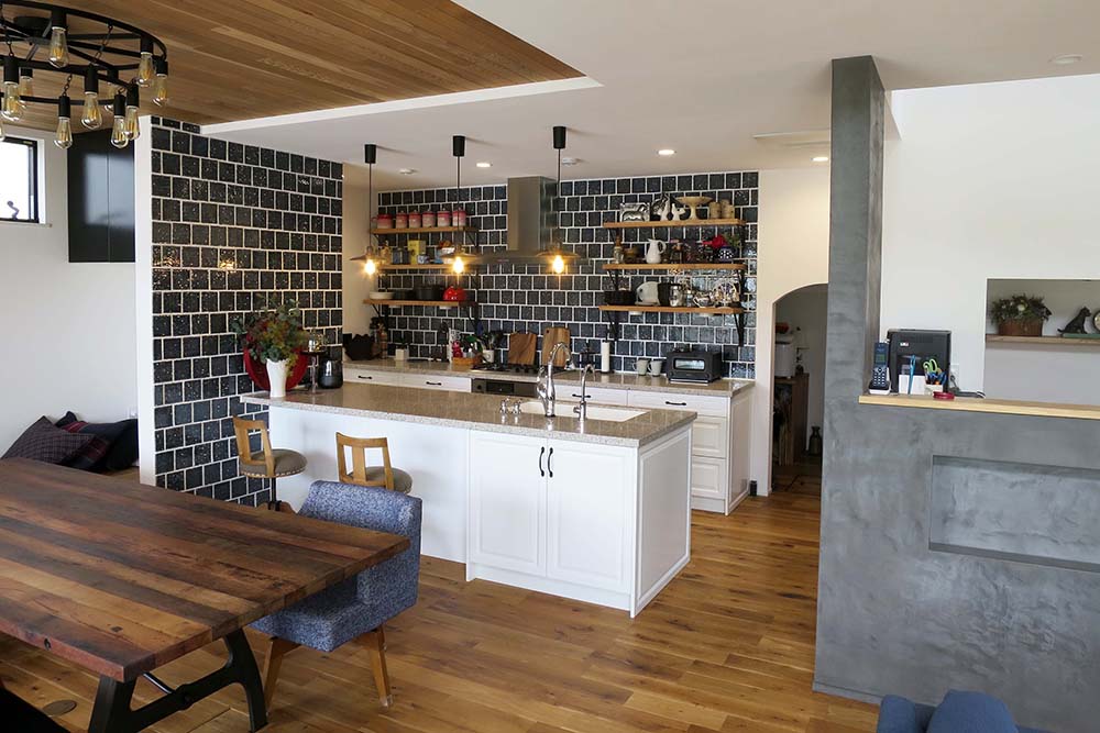 海外テイストのアイランドキッチン