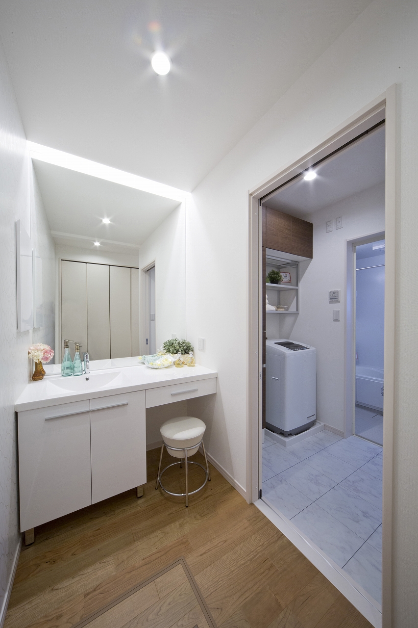 浴室が並ぶ空間の例