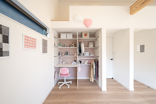 子ども部屋のワードローブ