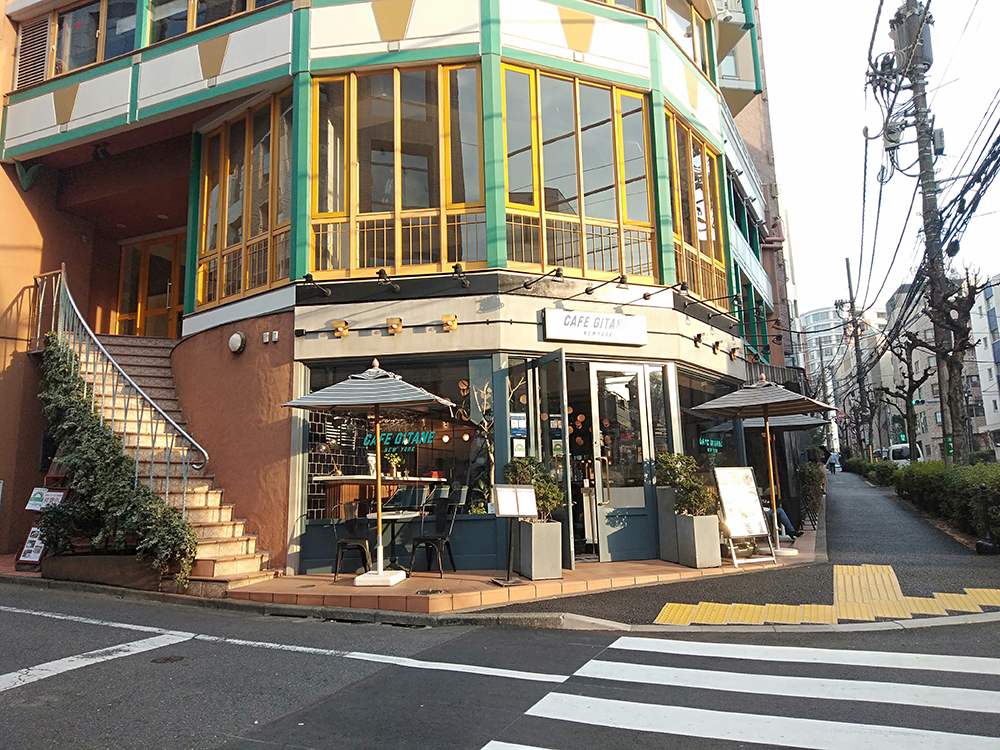 恵比寿の街中にあるカフェ