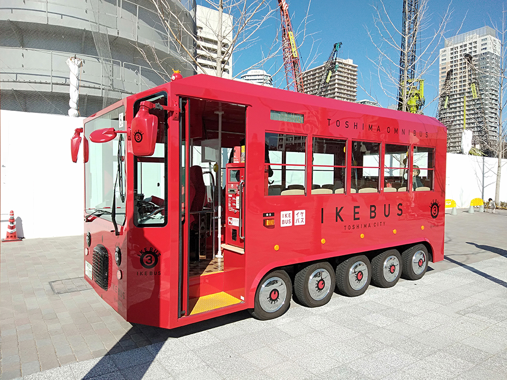 池袋の街中を走るイケバス