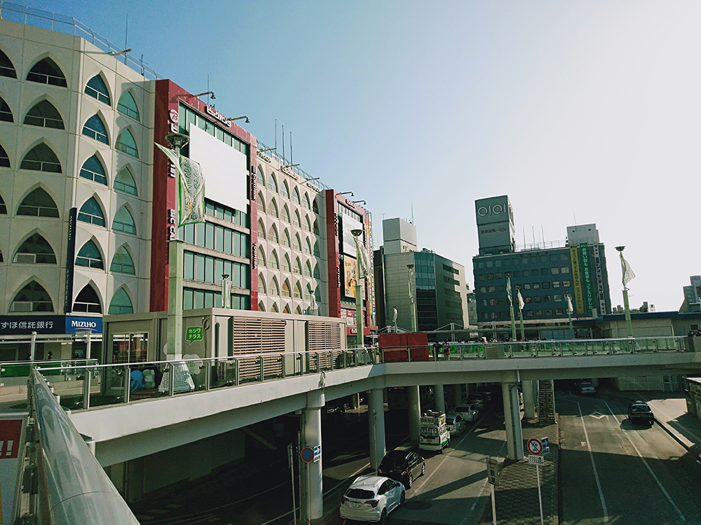 柏駅とペデストリアンデッキでつながる商業施設