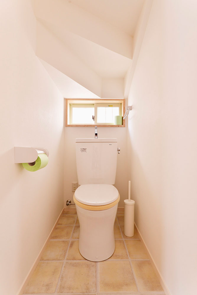 階段下にトイレをつくるには 後悔しない間取りにするポイントを解説 住まいのお役立ち記事