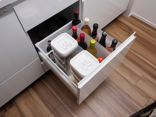 調理台下の深い引き出し