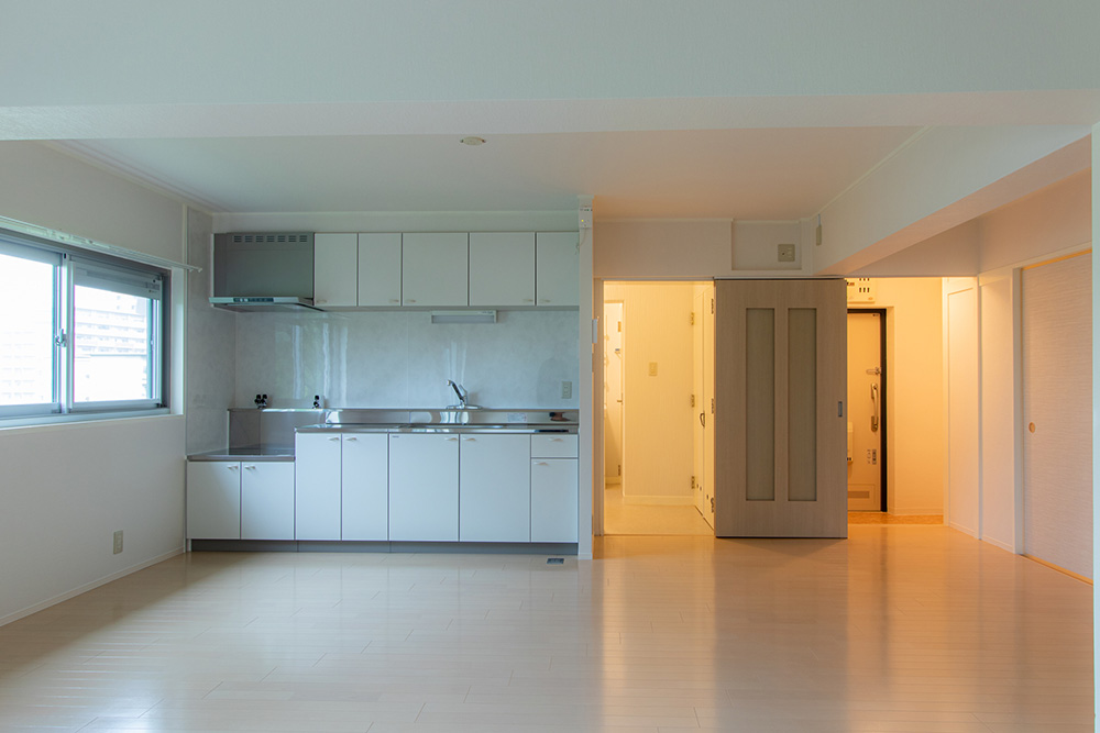 玄関に近い場所にキッチンなどの水まわりが配置されているマンションの例