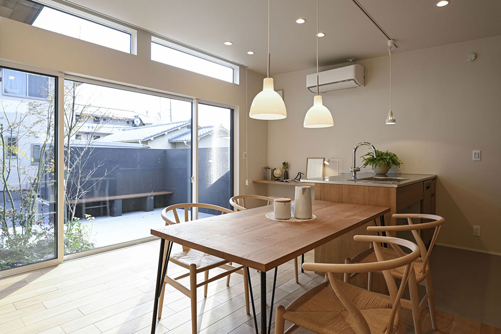 旗竿地に建てた中庭のある家