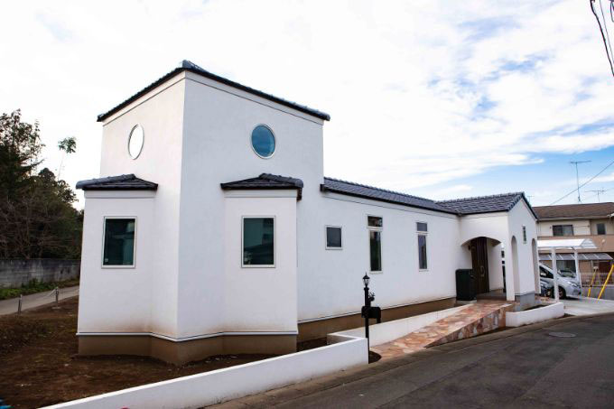 変形地の敷地を活かした個性的な形の家