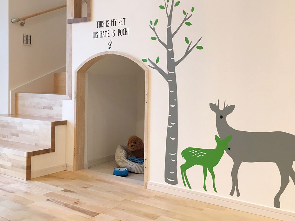 階段下を犬用スペースにした実例