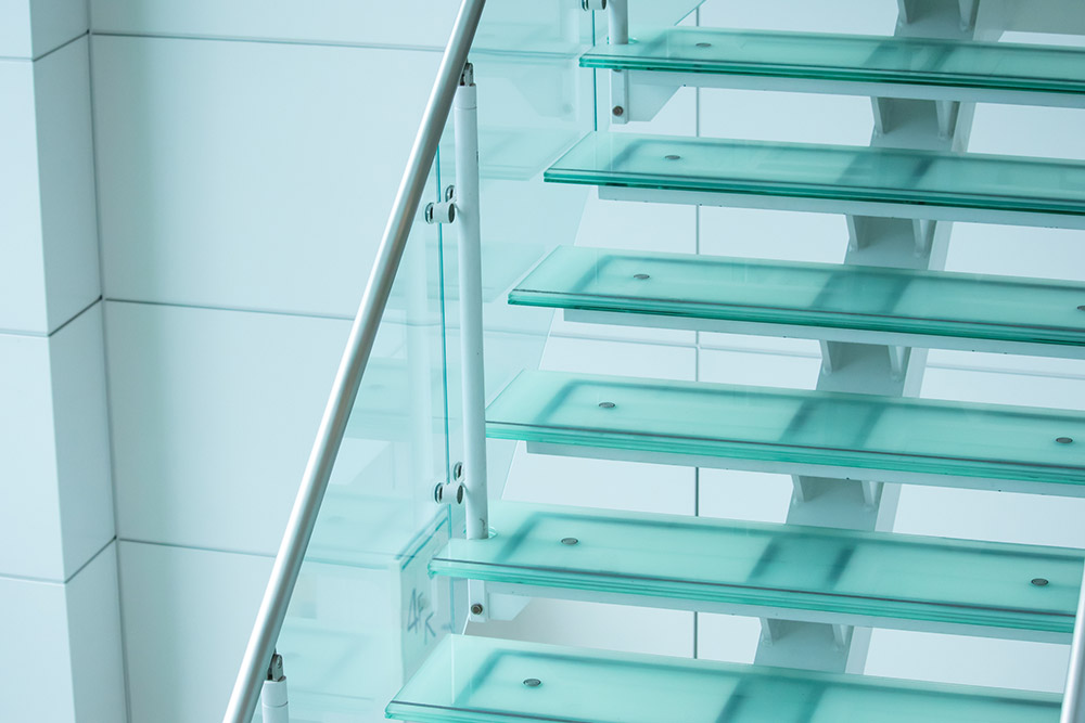 ガラスの階段のイメージ