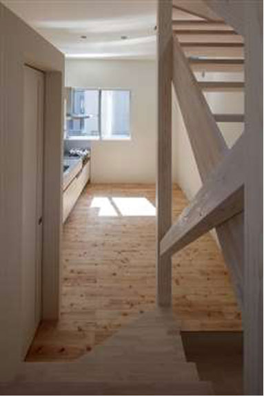 完全分離型2世帯住宅の外観と内観