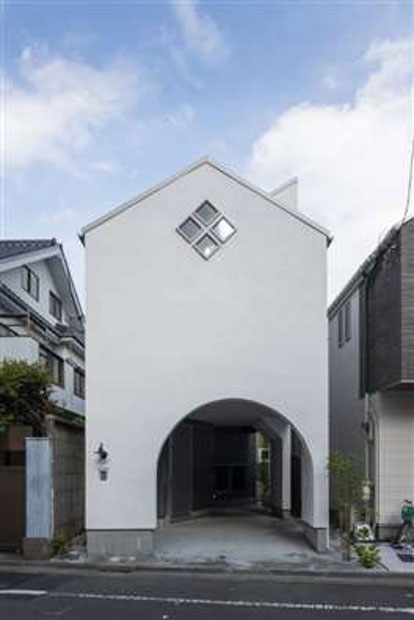 スペースを有効活用した住宅の外観と内観