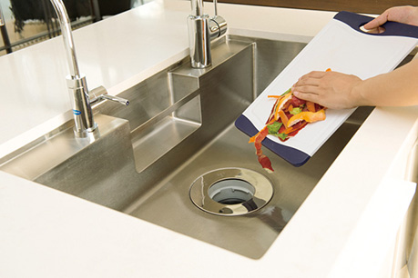 生ごみを投入する