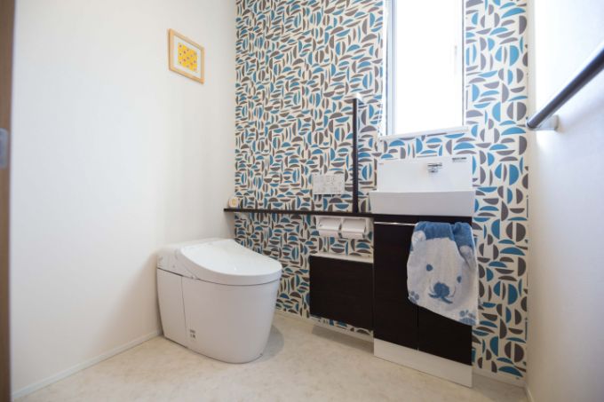 車椅子で入れる広々としたトイレ