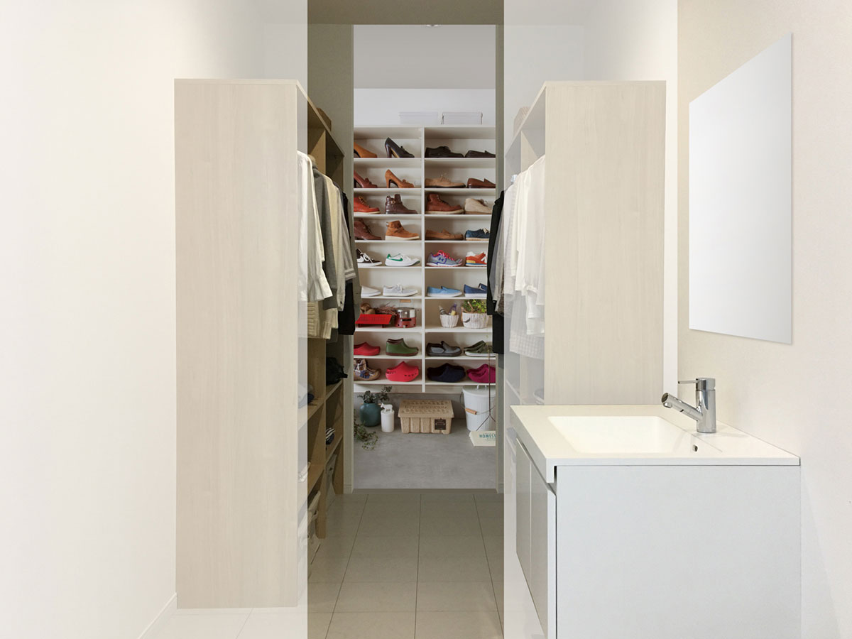 玄関と洗面室の間に設けたファミリークロークの事例