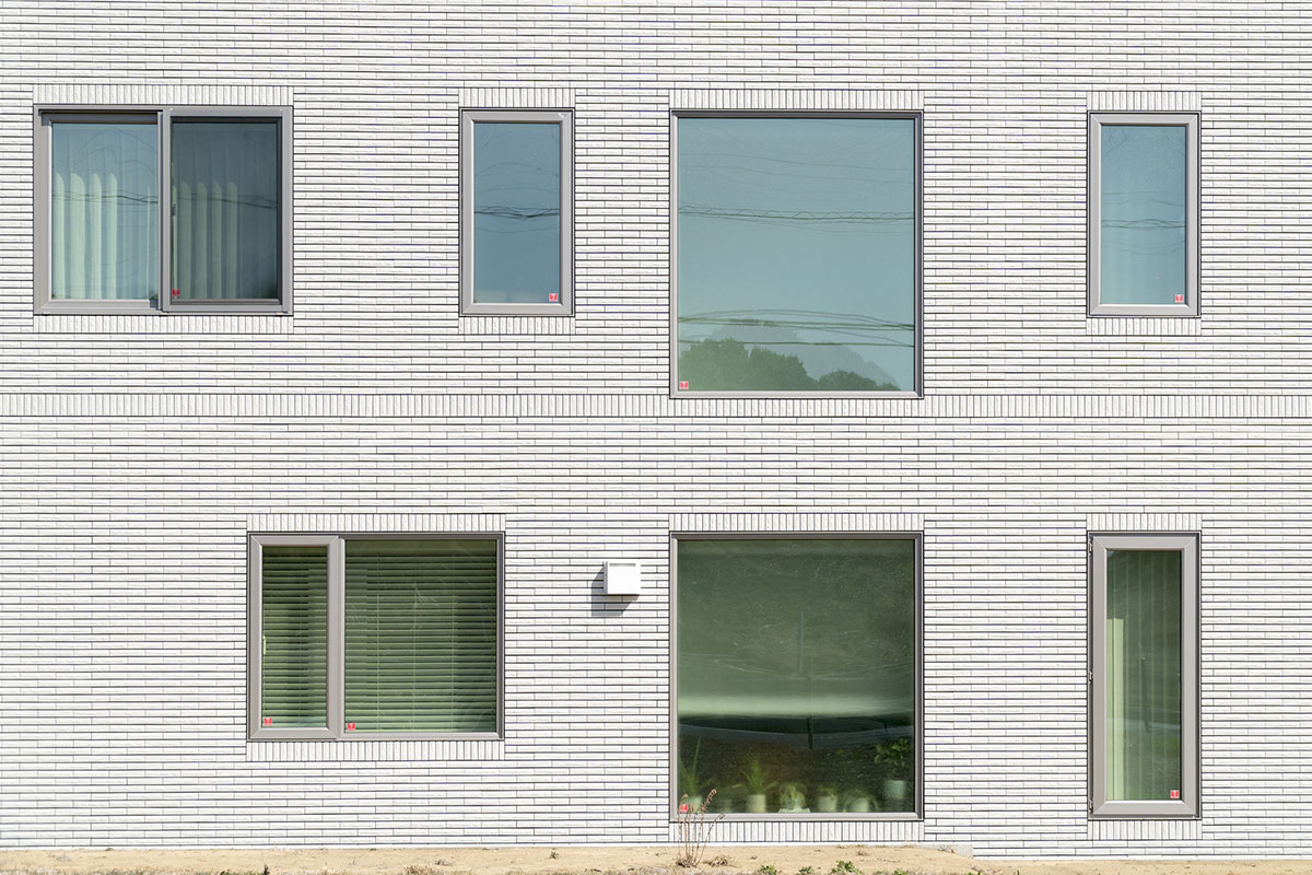 FIX窓（はめ殺し窓）