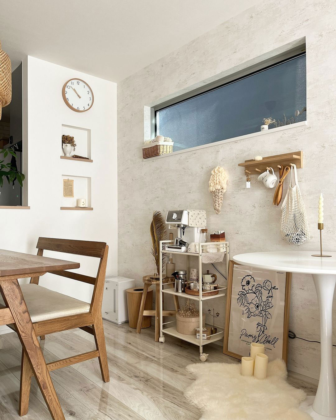 韓国カフェ風インテリアリビングの写真