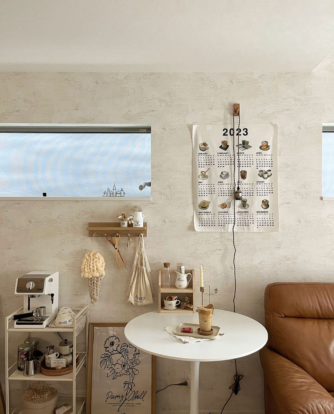 韓国カフェ風インテリアリビングの写真