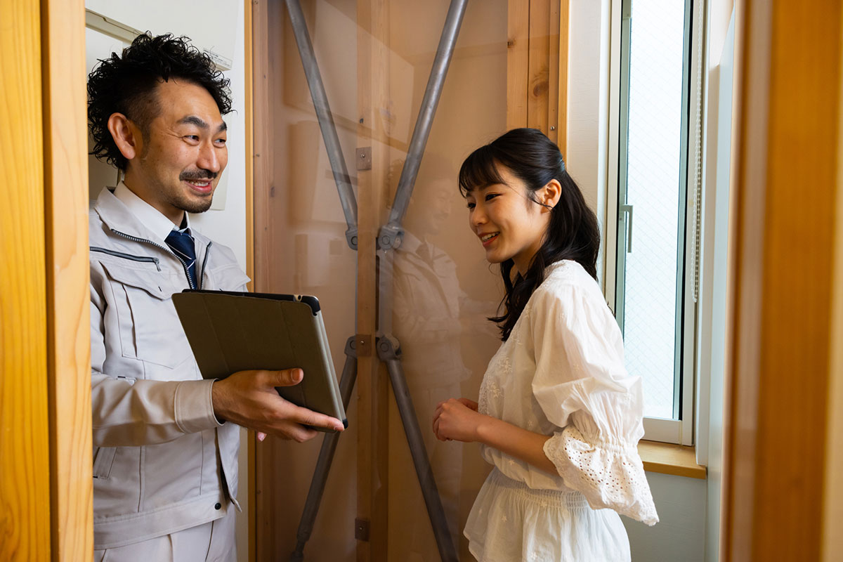 建築現場を訪れる施主