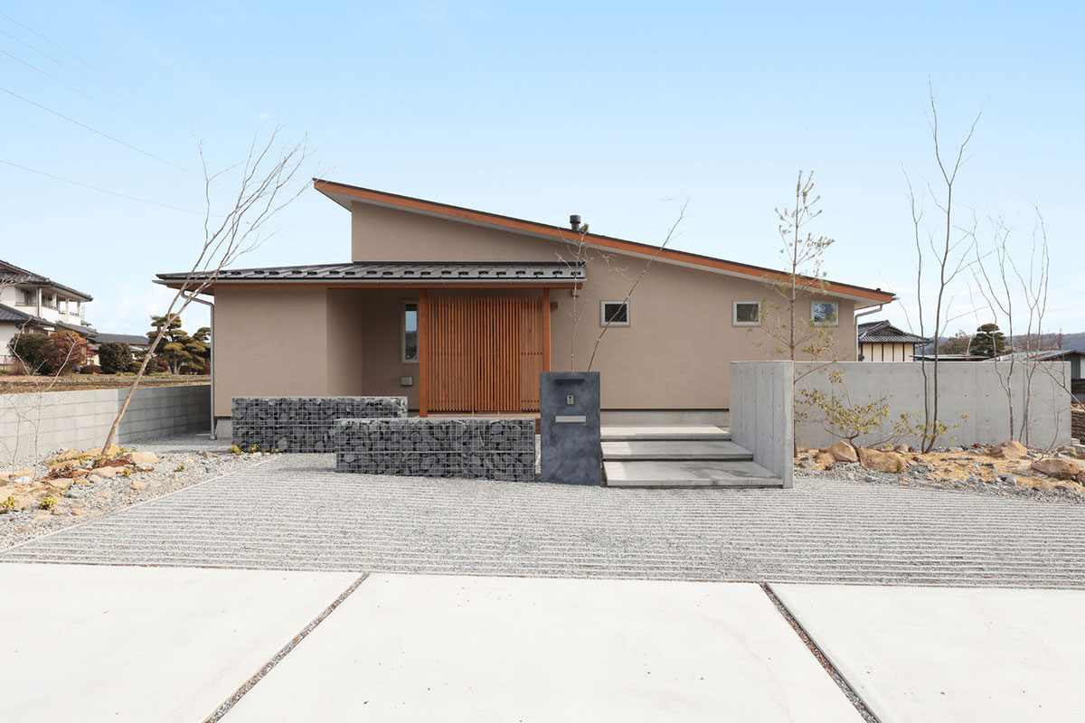 段違い屋根の和モダンの家