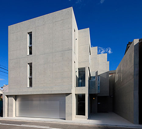 コンクリート打ちっぱなしのガレージハウス