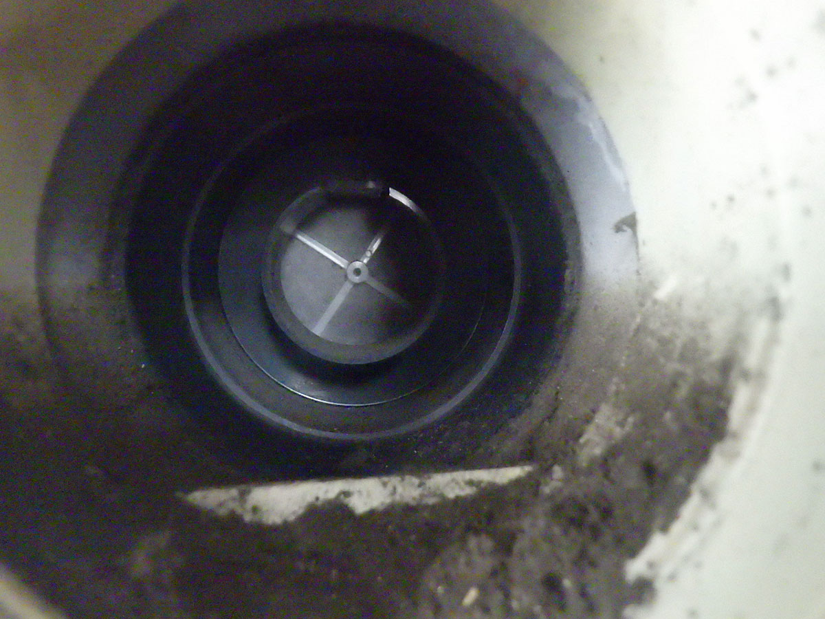 換気口の中のフィルターの画像