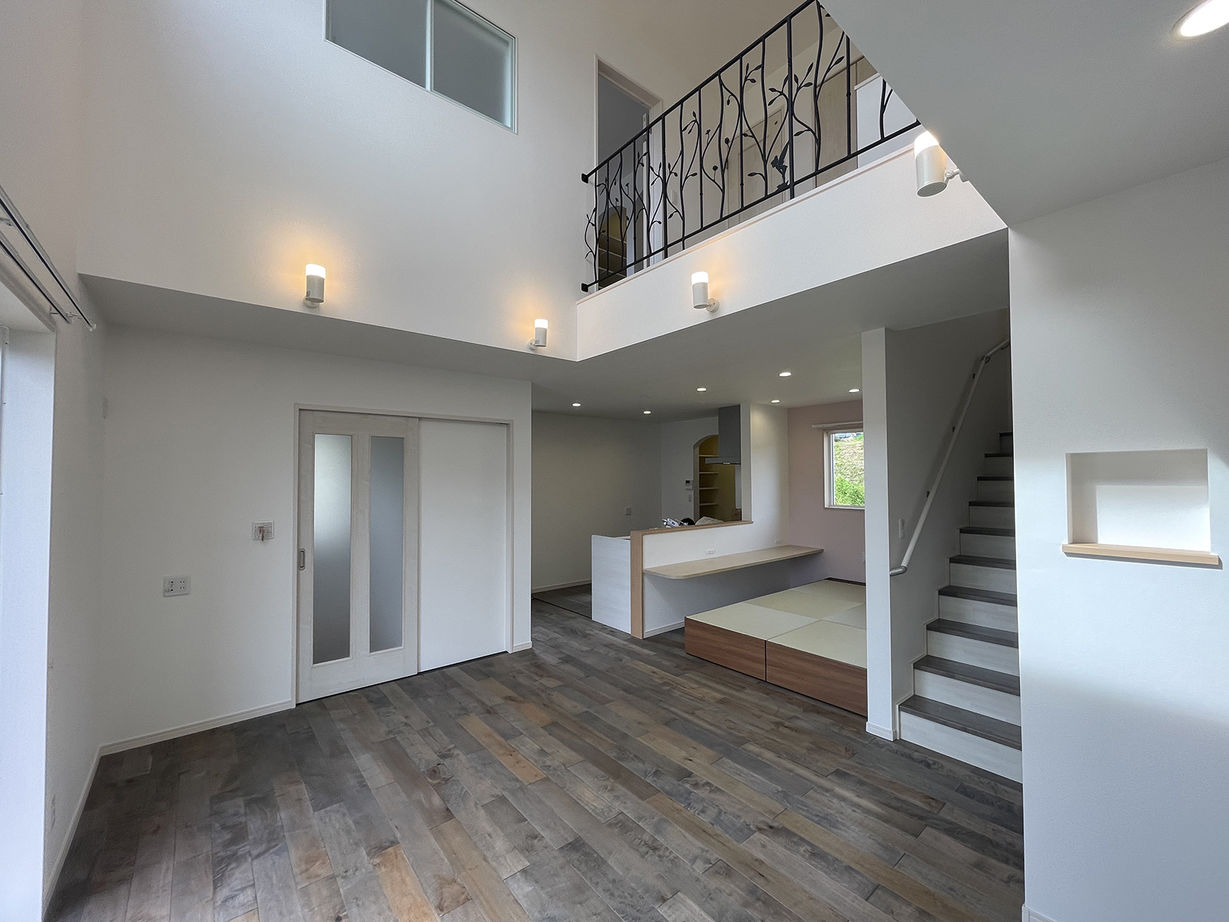 上部に吹抜けを設けたリビング