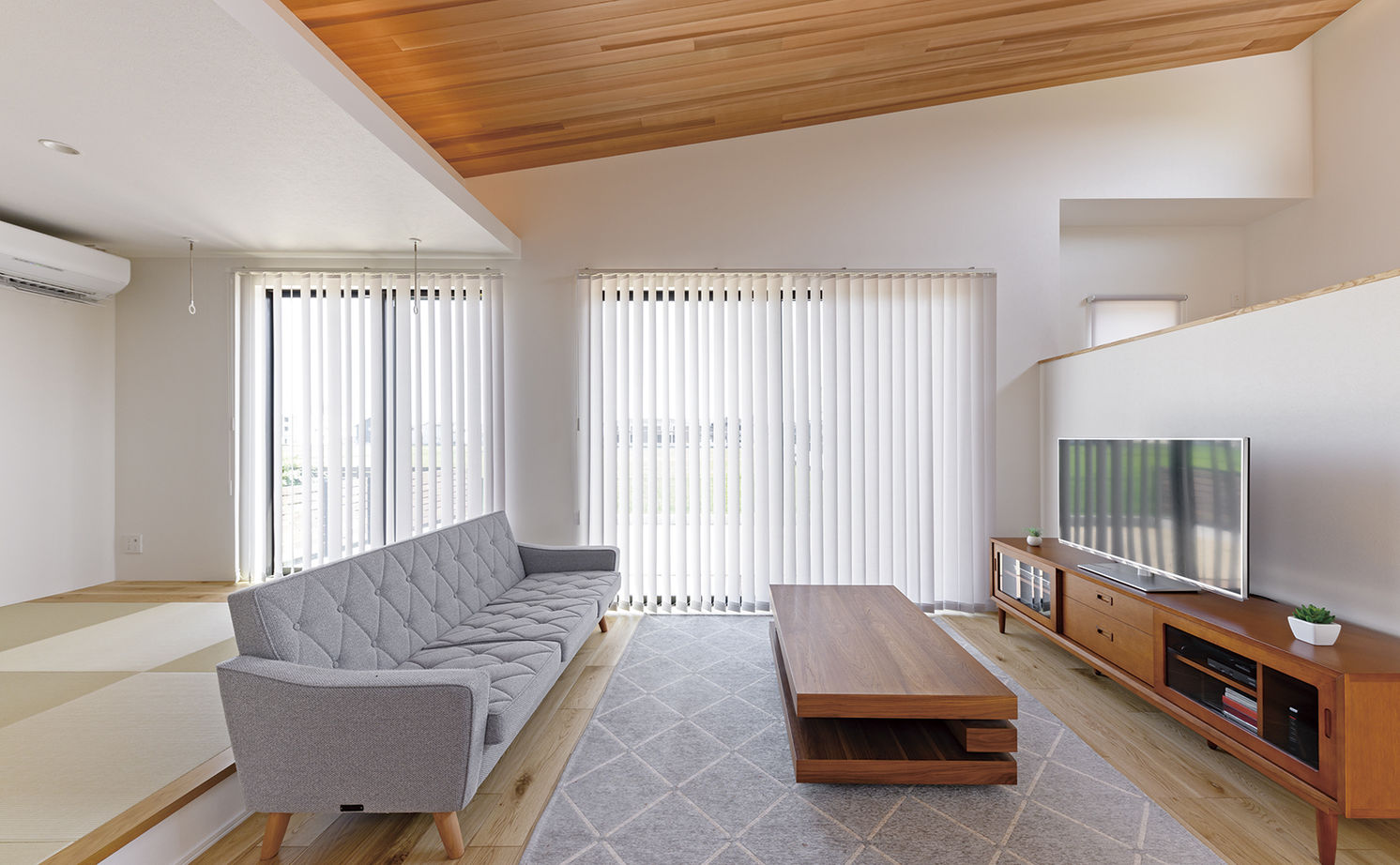 天井高を活かした平屋のリビング