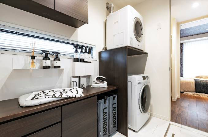 平屋の内装施工事例　脱衣室と家事スペース