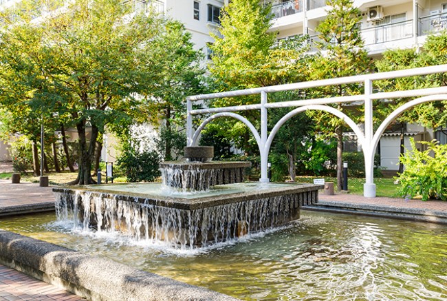 パークシティ溝の口の花と噴水の広場