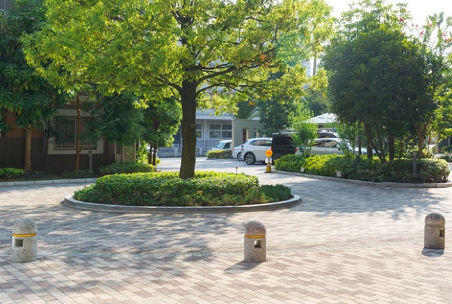 ライオンズマンションセントワーフ横濱のアプローチ