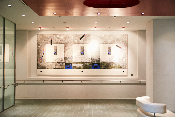 エントランスホールの絵画