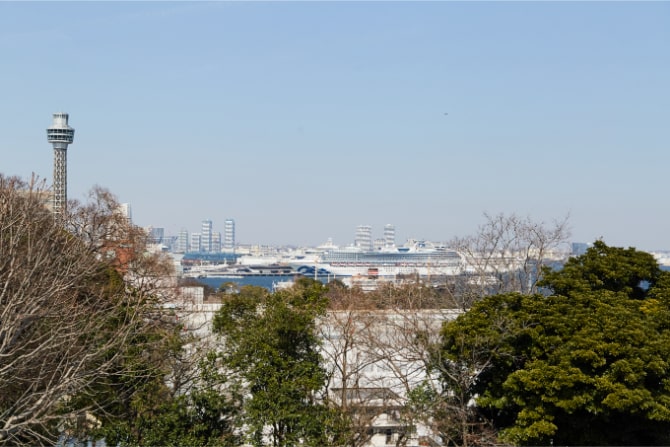 港の見える丘公園から眺める海と船