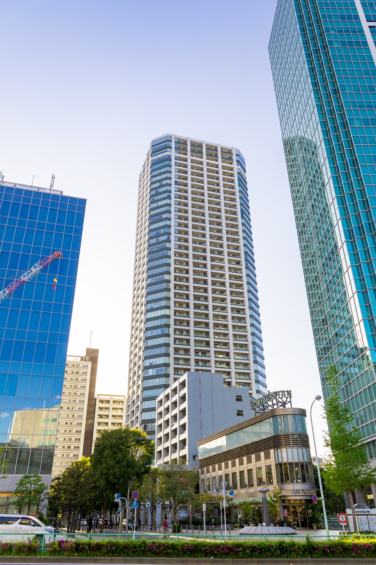 白金タワーの離れたところからの外観