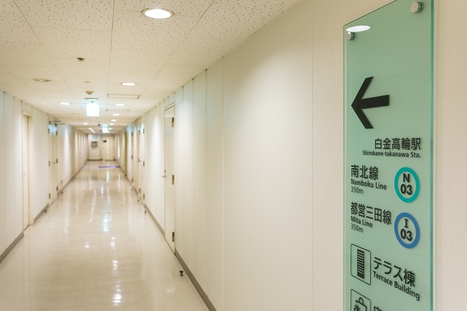 白金タワーの地下通路