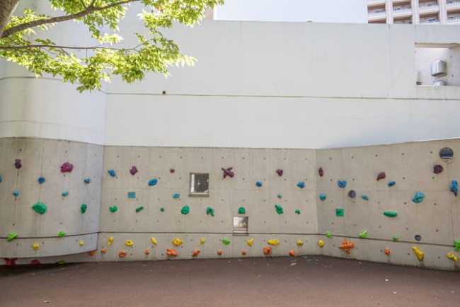 パークシティ柏の葉キャンパス二番街のクライミングウォール