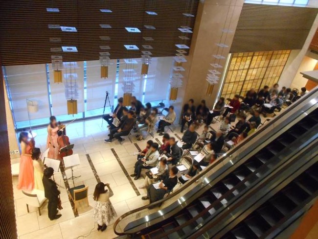 カテリーナ三田タワースイートのロビーコンサート