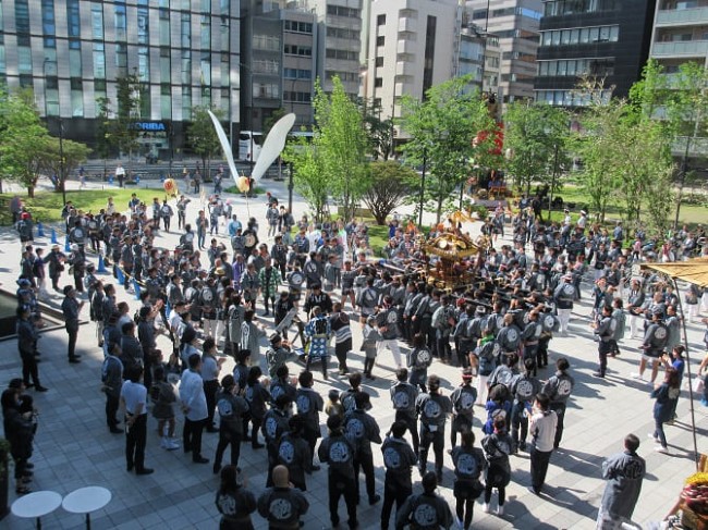 ワテラス広場での神田祭の様子