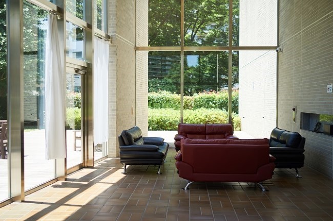 グラン・レジデンスの共用棟のラウンジ