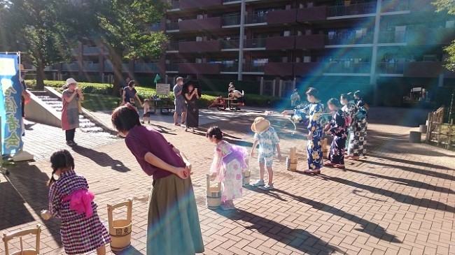 グラン・レジデンスの打ち水イベント