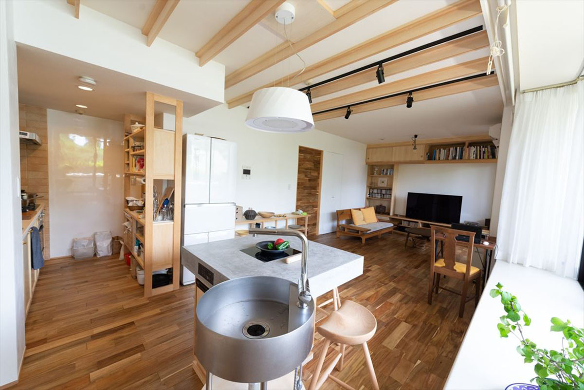 ミングルから眺めるリビング