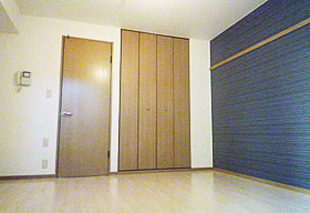 【after】1Kの洋室の壁一面を張り替えた事例