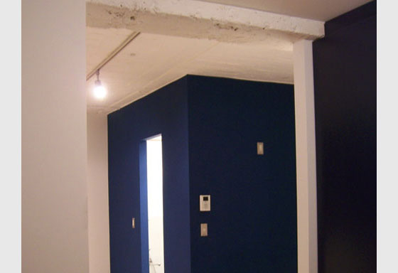 時を重ねた建物の風合いを一部残しつつ、現代的な内装にチェンジ