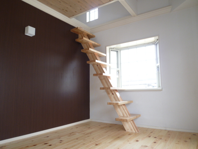 ロフトへの階段を変えるだけでこんなにもオシャレに
