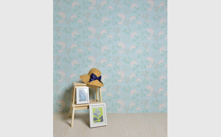 水色がさわやかな花柄クロス