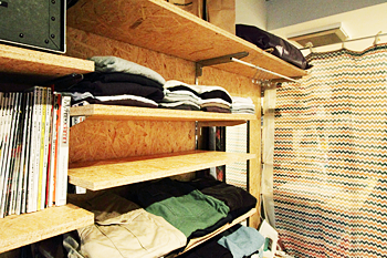 収納棚は約20kgの重量に耐えられる